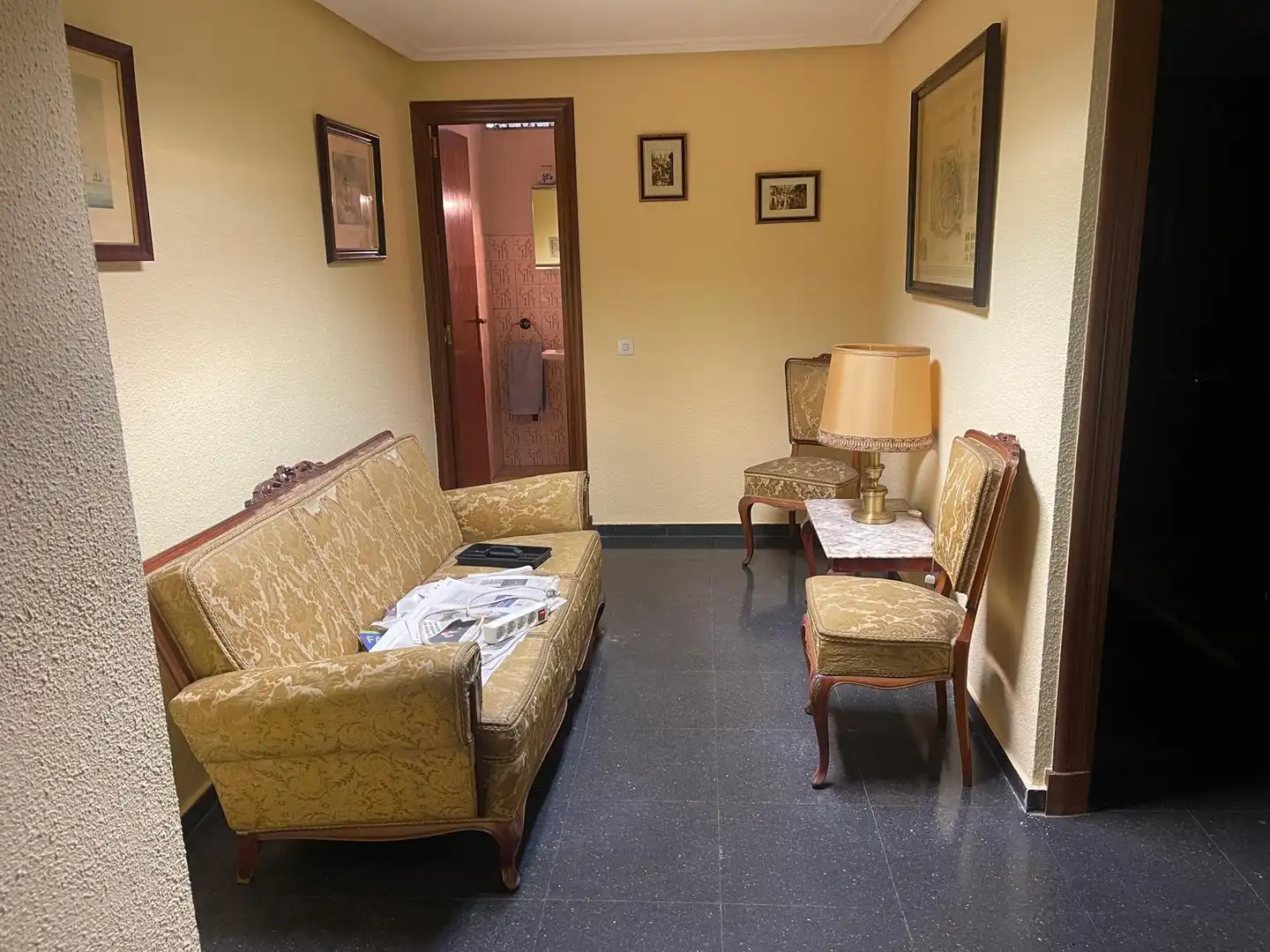Sala d'estar de Oficina en venda en Calahorra amb Moblat