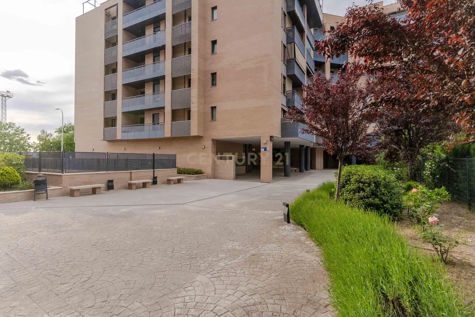 Vista exterior de Piso en venta en Granada con Jardín privado, Trastero y Piscina comunitaria