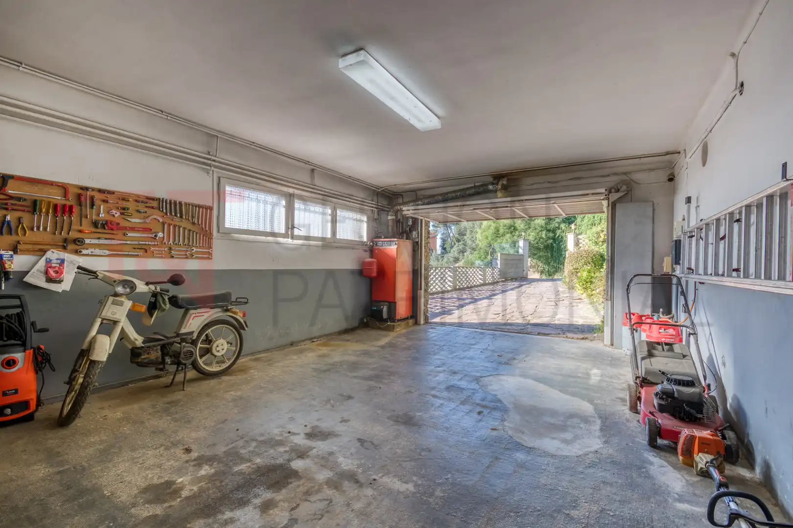 Aparcament de Casa o xalet en venda en Vallromanes amb Calefacció, Jardí privat i Terrassa