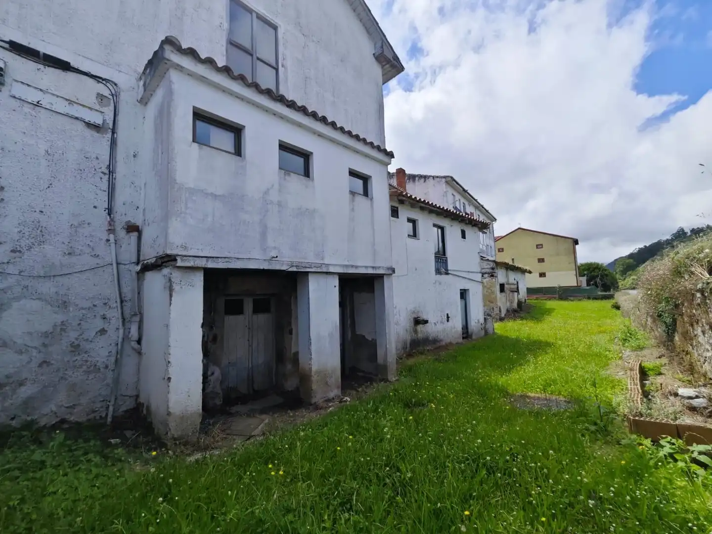 Exterior view of Buildings for sale in Val de San Vicente 