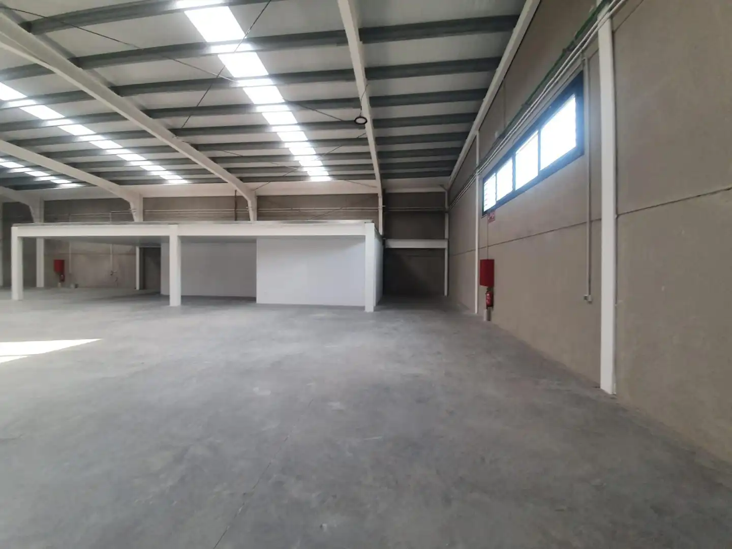 Fabrikhallen zur Miete in Los Palacios y Villafranca