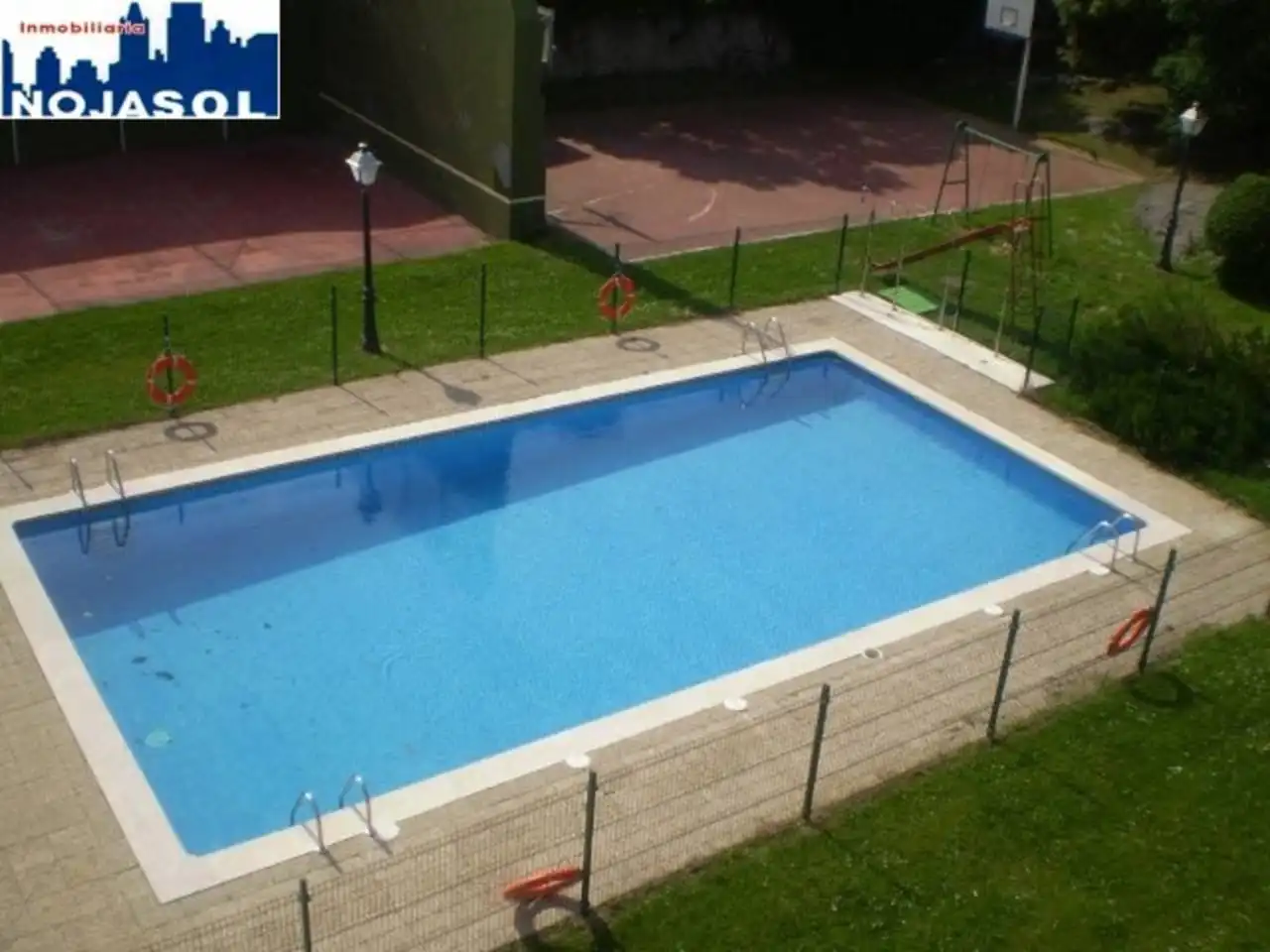 Piscina de Apartament de lloguer en Noja amb Calefacció, Terrassa i Traster