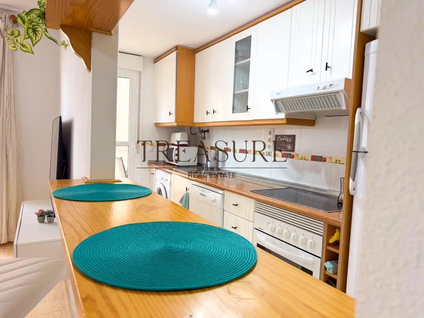 Cuina de Apartament en venda en La Manga del Mar Menor amb Aire condicionat, Terrassa i Moblat