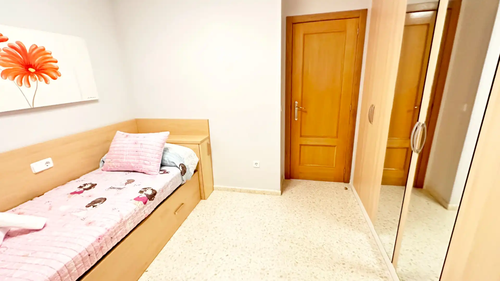 Habitación de Apartamento de alquiler en Gandia con Aire acondicionado, Calefacción y Terraza