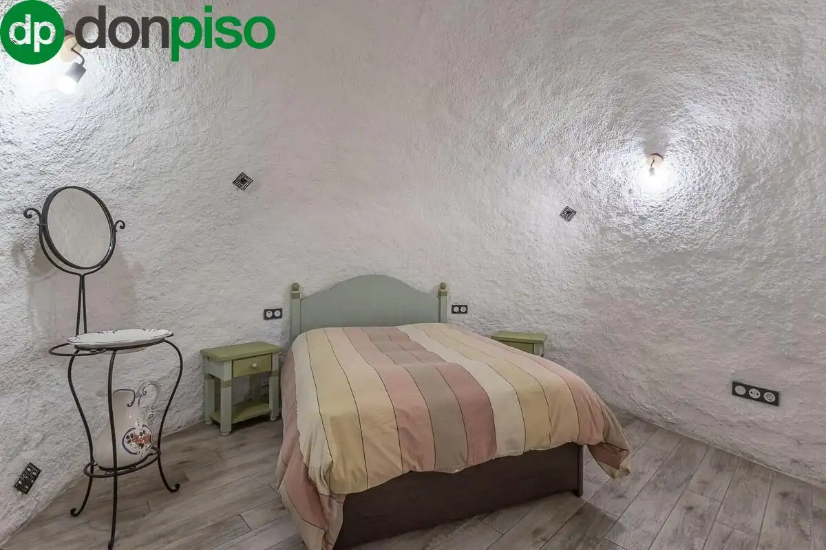 Bedroom of Houses for sale in Granada  with Heating and Terrace