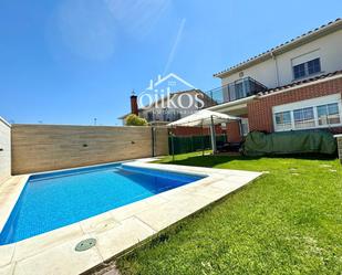 Piscina de Casa adosada en venda en San Morales amb Calefacció, Parquet i Terrassa