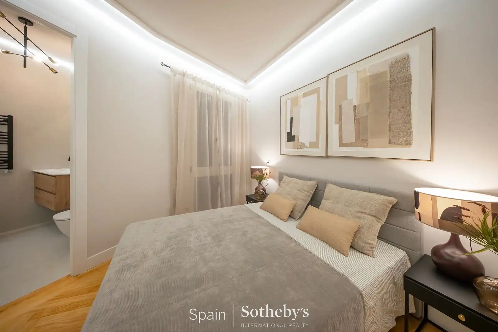 Bedroom of Apartments for sale in Madrid  with Air Conditioner and Heating