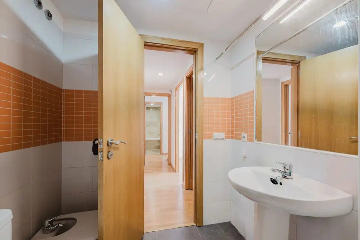 Baño de Piso en venta en Camas con Aire acondicionado, Calefacción y Piscina