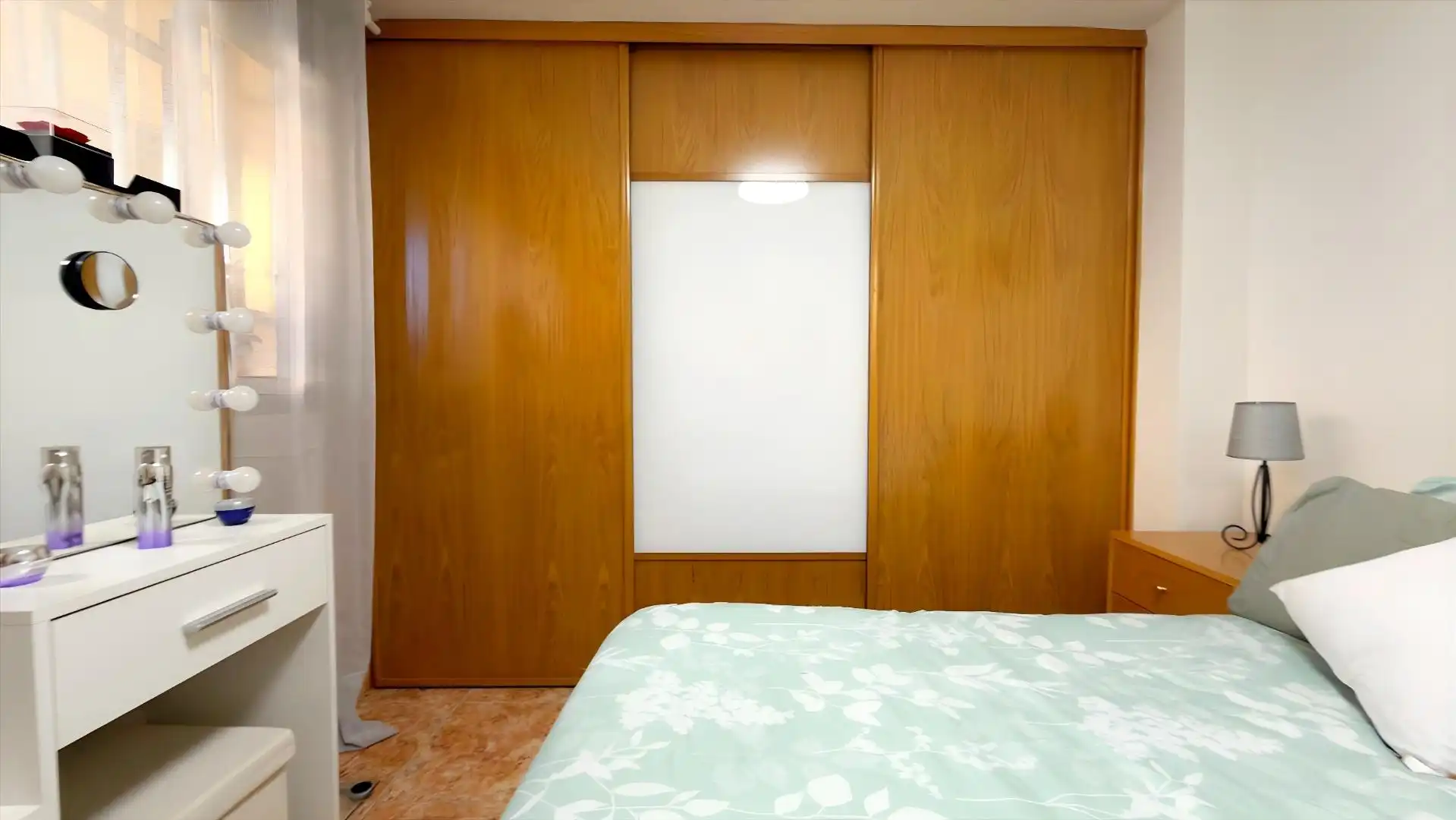 Schlafzimmer von Dachboden zum Verkauf in Massamagrell mit Terrasse und Abstellraum