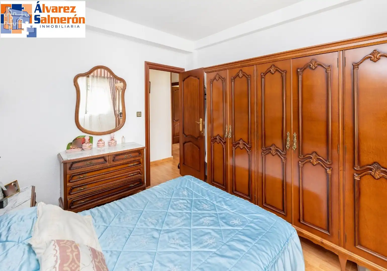 Schlafzimmer von Wohnung zum Verkauf in Granada mit Möbliert und Balkon