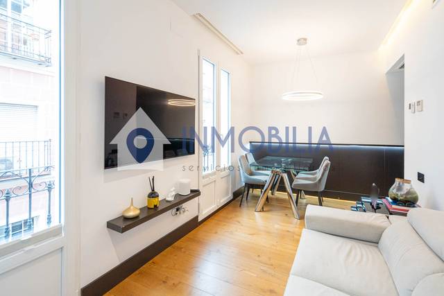 Piso en Venta en Calle de Caravaca en Embajadores - Lavapiés