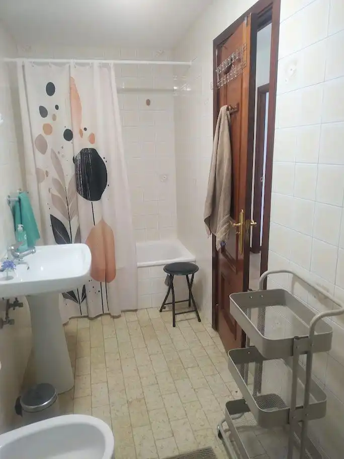 Bathroom of Flat for rent in Betanzos  with Heating, Parquet flooring and Furnished