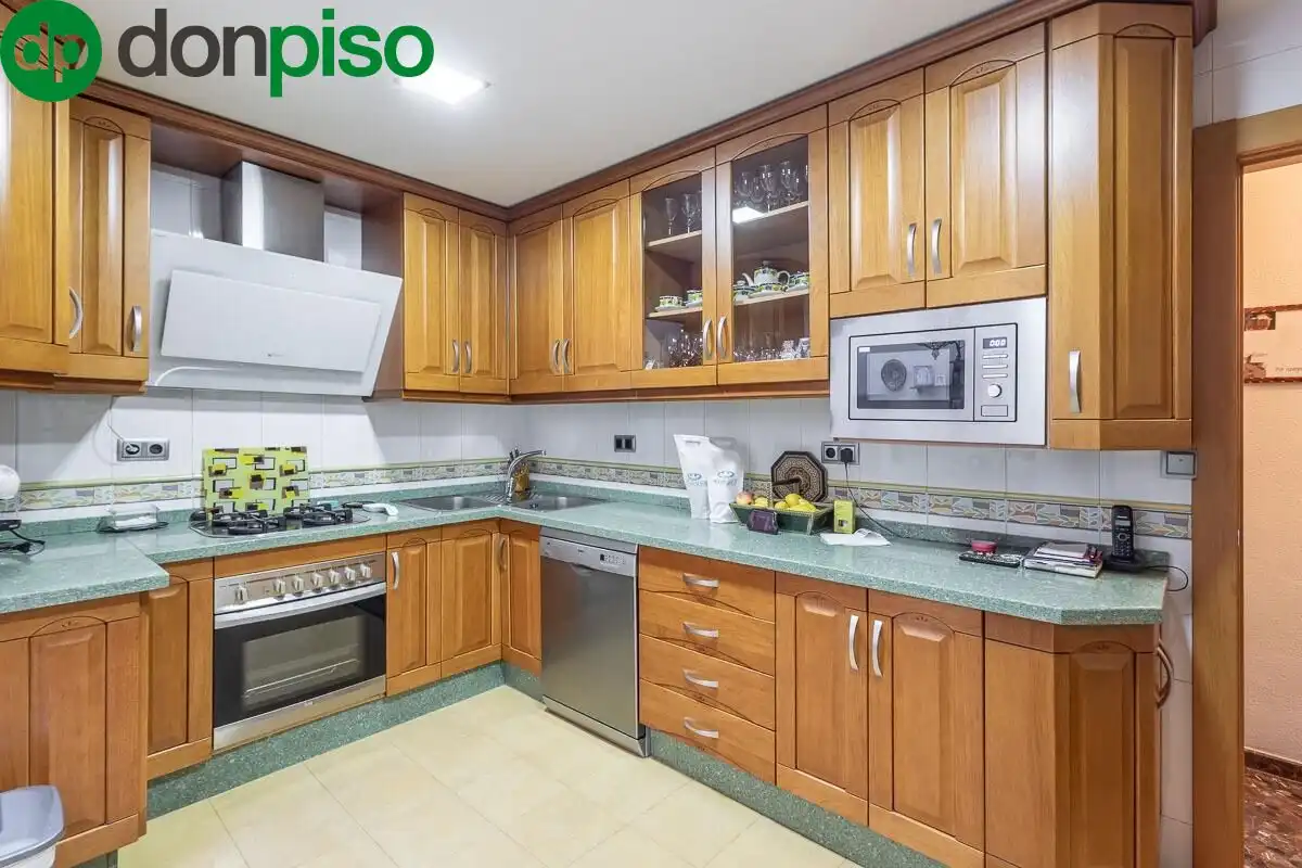 Kitchen of Houses for sale in Granada  with Air Conditioner, Heating and Terrace