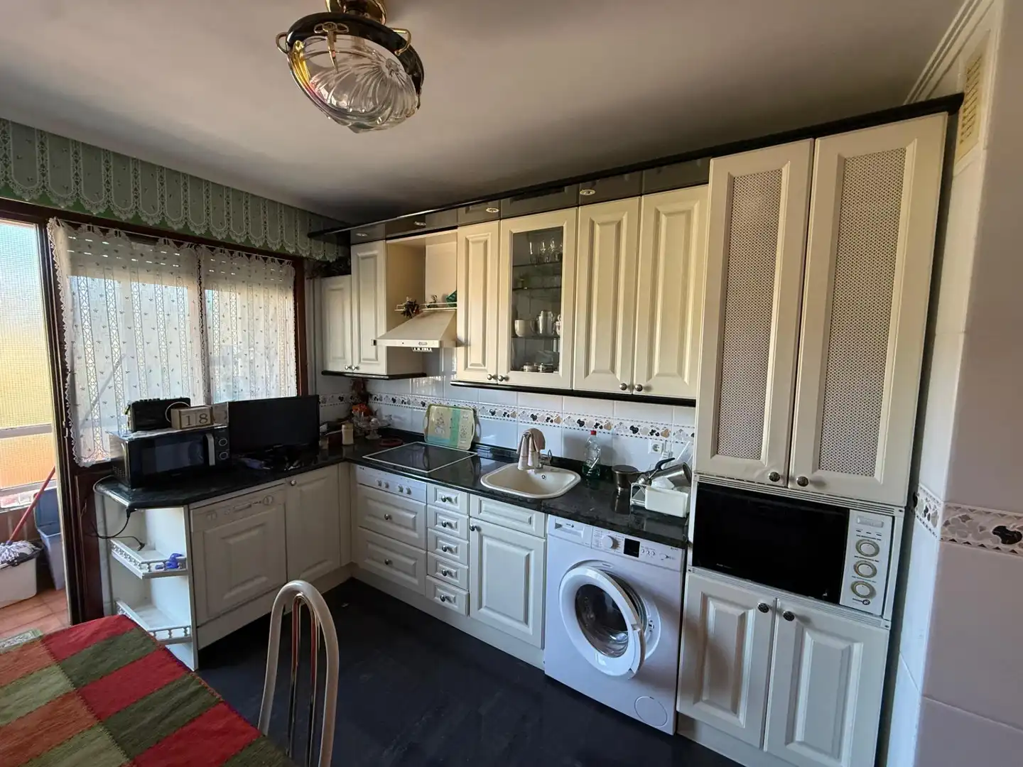 Cocina de Piso en venta en Basauri  con Calefacción, Trastero y Amueblado