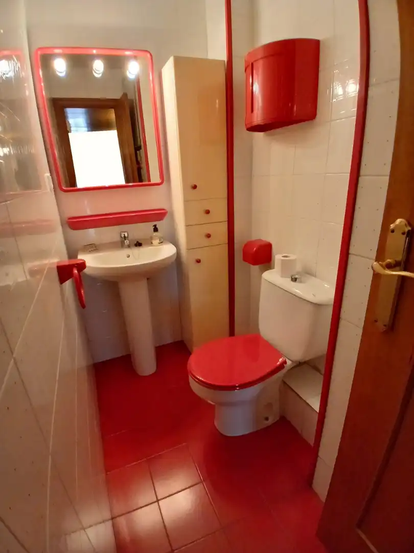 Badezimmer von Wohnung zum Verkauf in Barcelona mit Klimaanlage, Heizung und Parkett