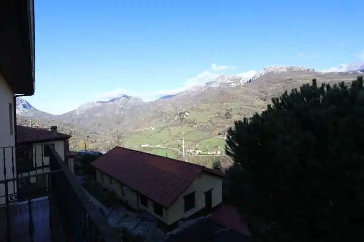Vista exterior de Finca rústica en venda en Quirós amb Calefacció, Jardí privat i Terrassa