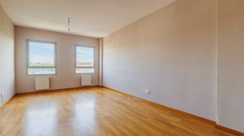 Foto 4 de Piso en venta en Monasterios de Suso y Yuso, Montecarmelo, Madrid Capital