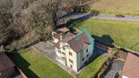Vista exterior de Casa o xalet en venda en Oviedo  amb Calefacció, Jardí privat i Parquet