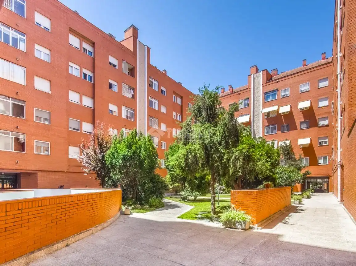 Vista exterior de Piso en venta en Madrid con Aire acondicionado y Calefacción