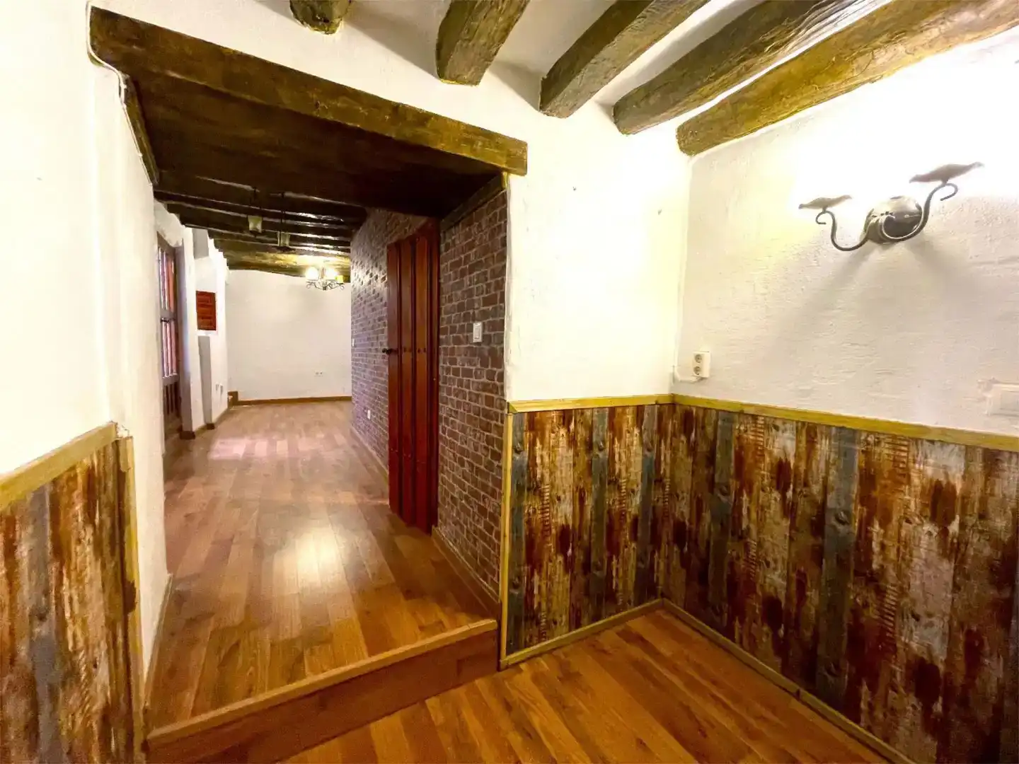 Casa adosada de lloguer en Cómpeta amb Jardí privat, Parquet i Traster