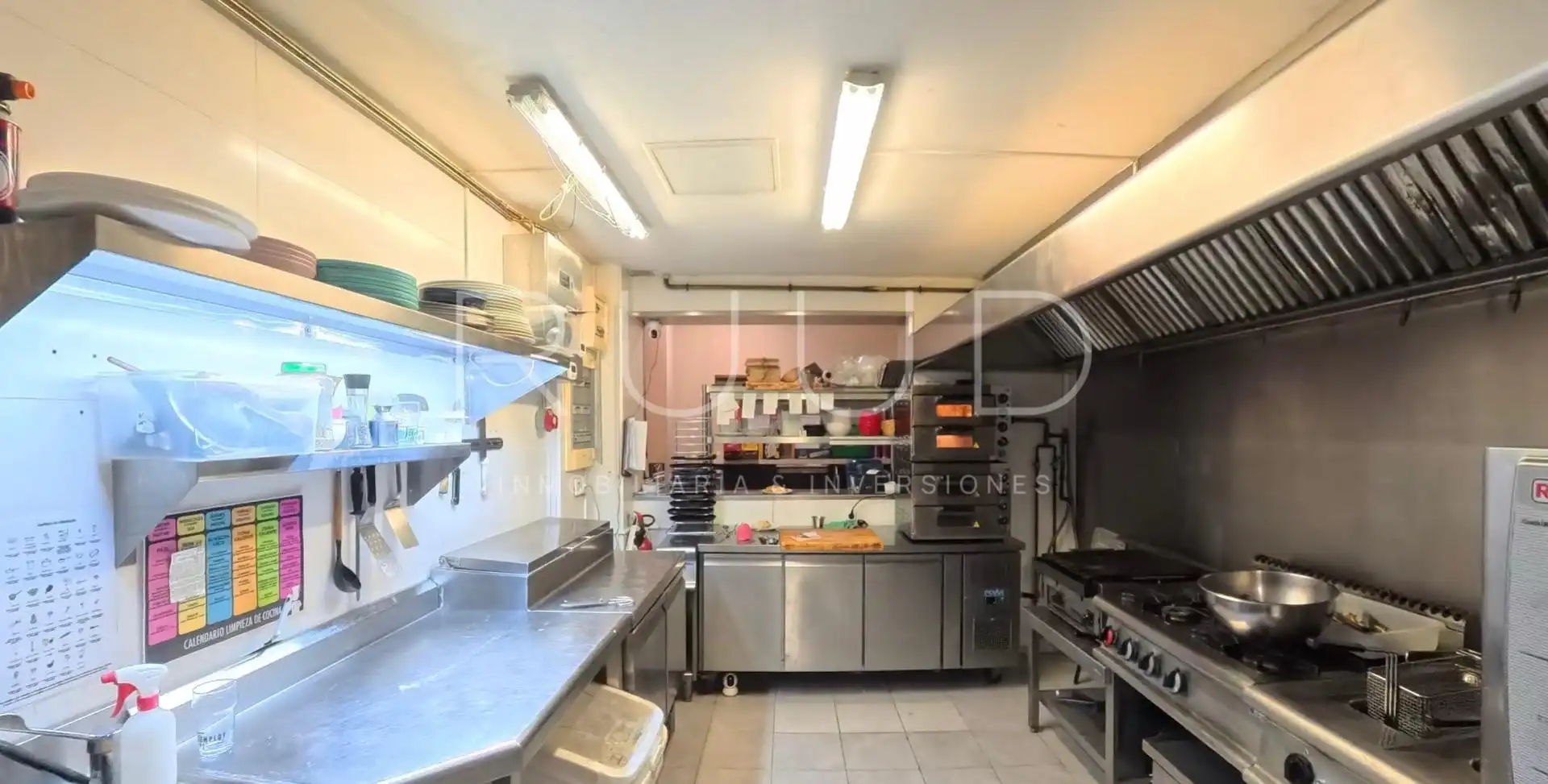 Cocina de Local de alquiler en Castelldefels con Aire acondicionado