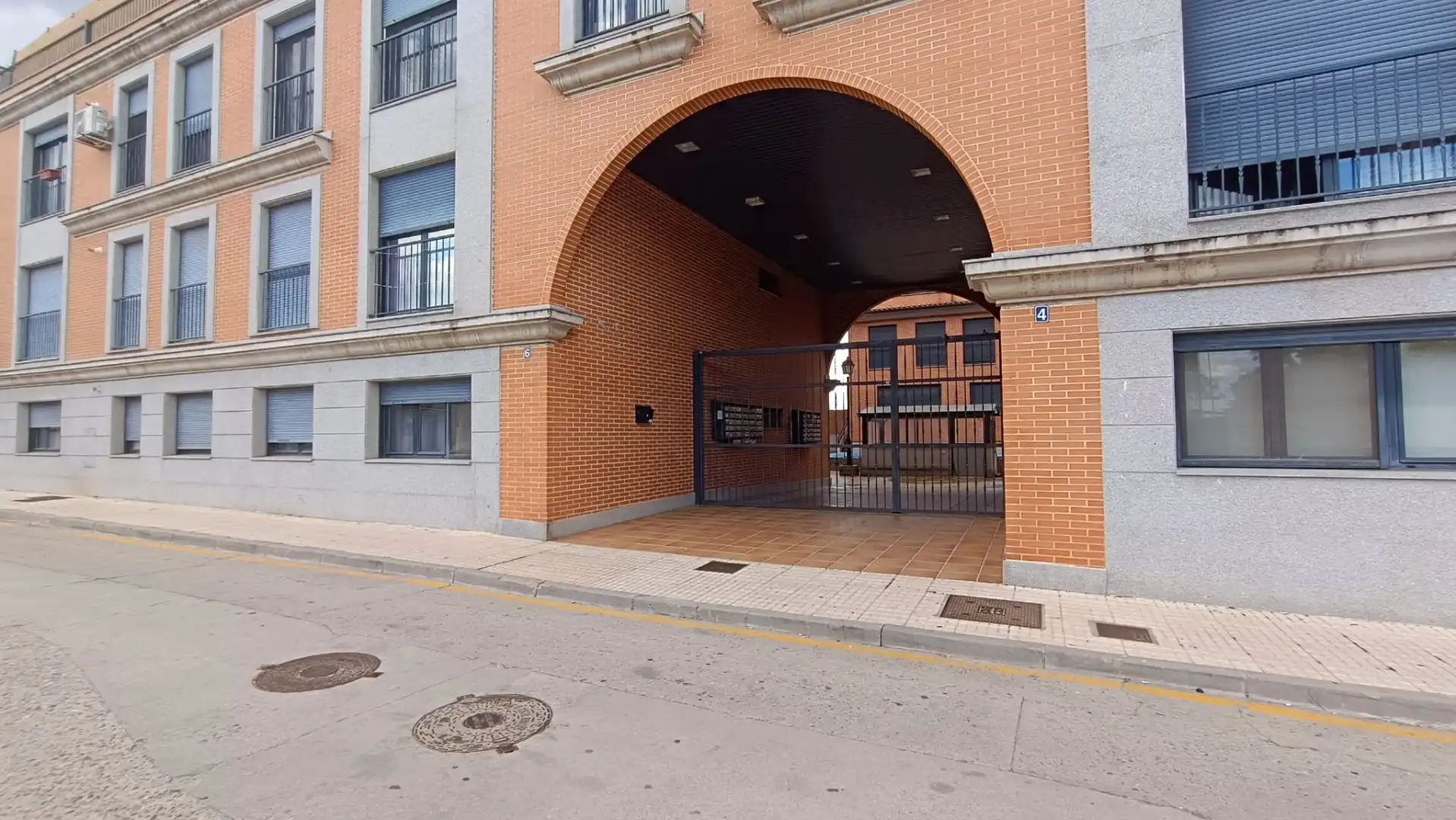 Außenansicht von Wohnung zum Verkauf in Castellanos de Moriscos mit Heizung, Möbliert und Ofen