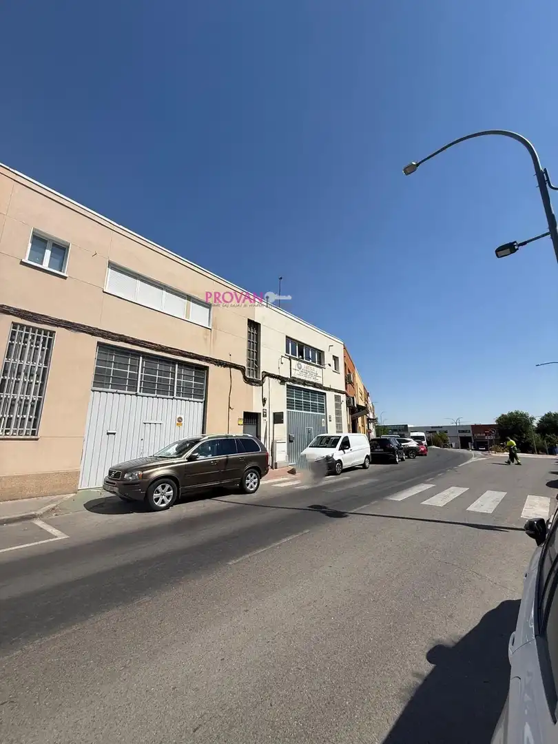 Nave industrial en venta en Parque Cataluña