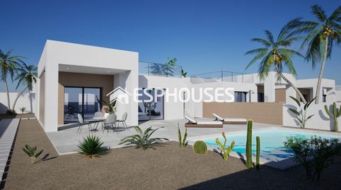 Villa pareada de nueva construcción con piscina privada en La Romana, Alicante