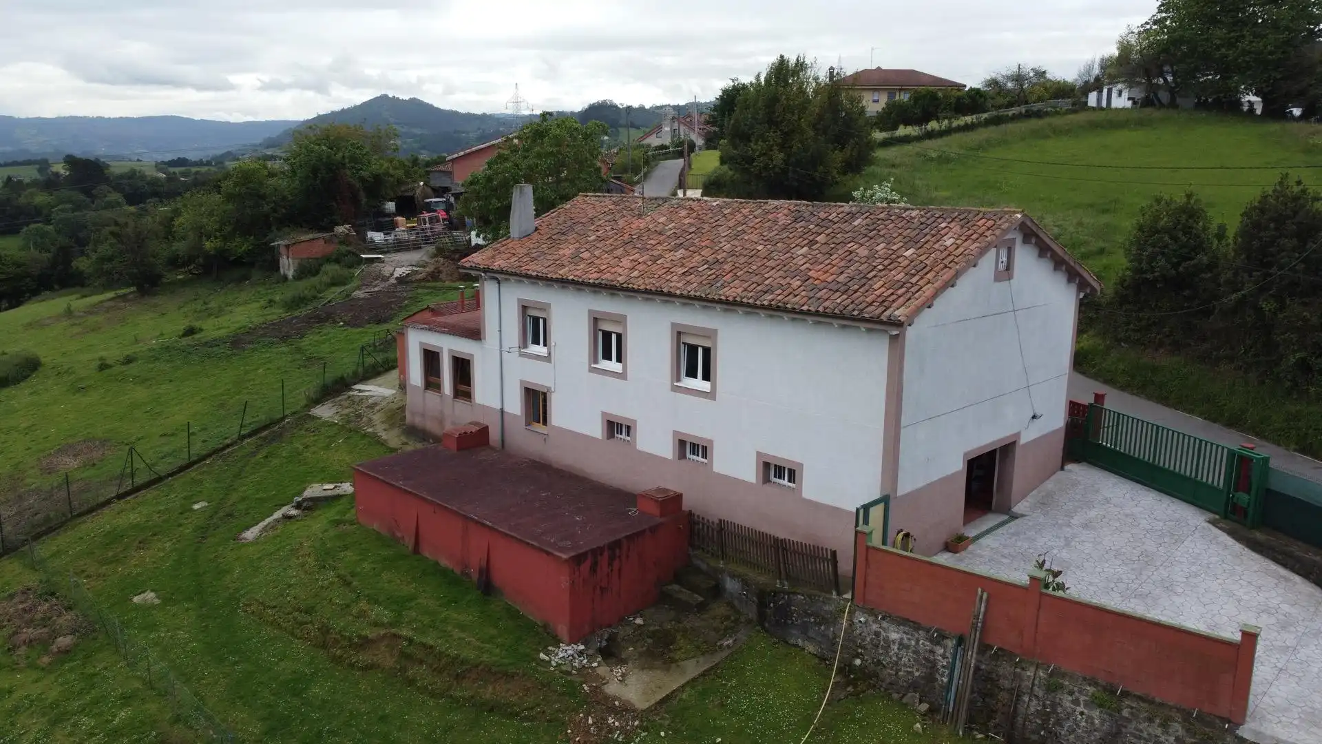 Vista exterior de Casa o xalet en venda en Gijón  amb Calefacció, Jardí privat i Traster