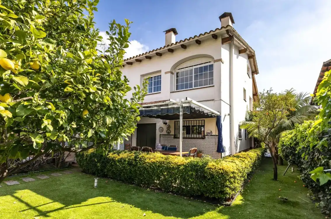 Maison avec jardin à vendre à Carrer Mestre Amadeu Vives, imagen 3