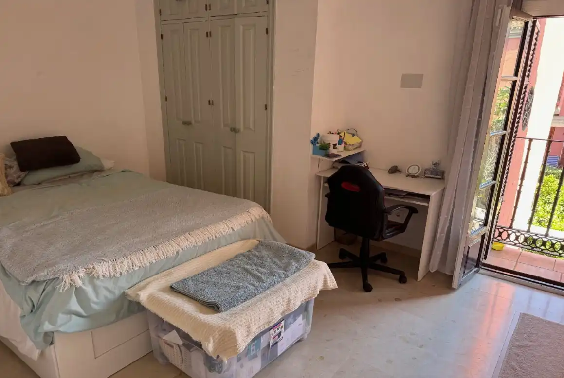 Habitación de Casa adosada en venta en Estepona con Aire acondicionado, Calefacción y Jardín privado