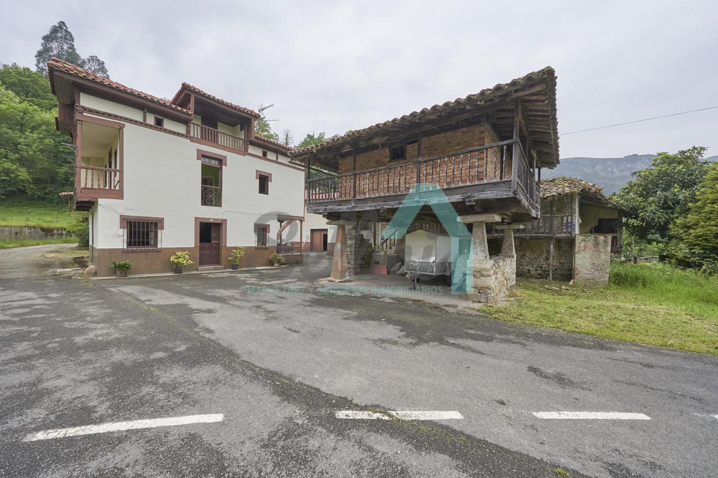 Vista exterior de Casa o xalet en venda en Ribera de Arriba amb Calefacció, Parquet i Terrassa