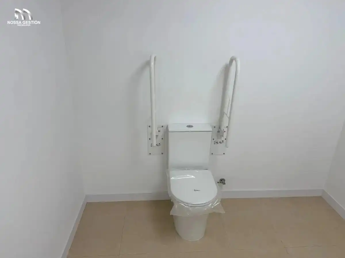 Badezimmer von Büro zum Verkauf in Beniparrell mit Klimaanlage und Heizung