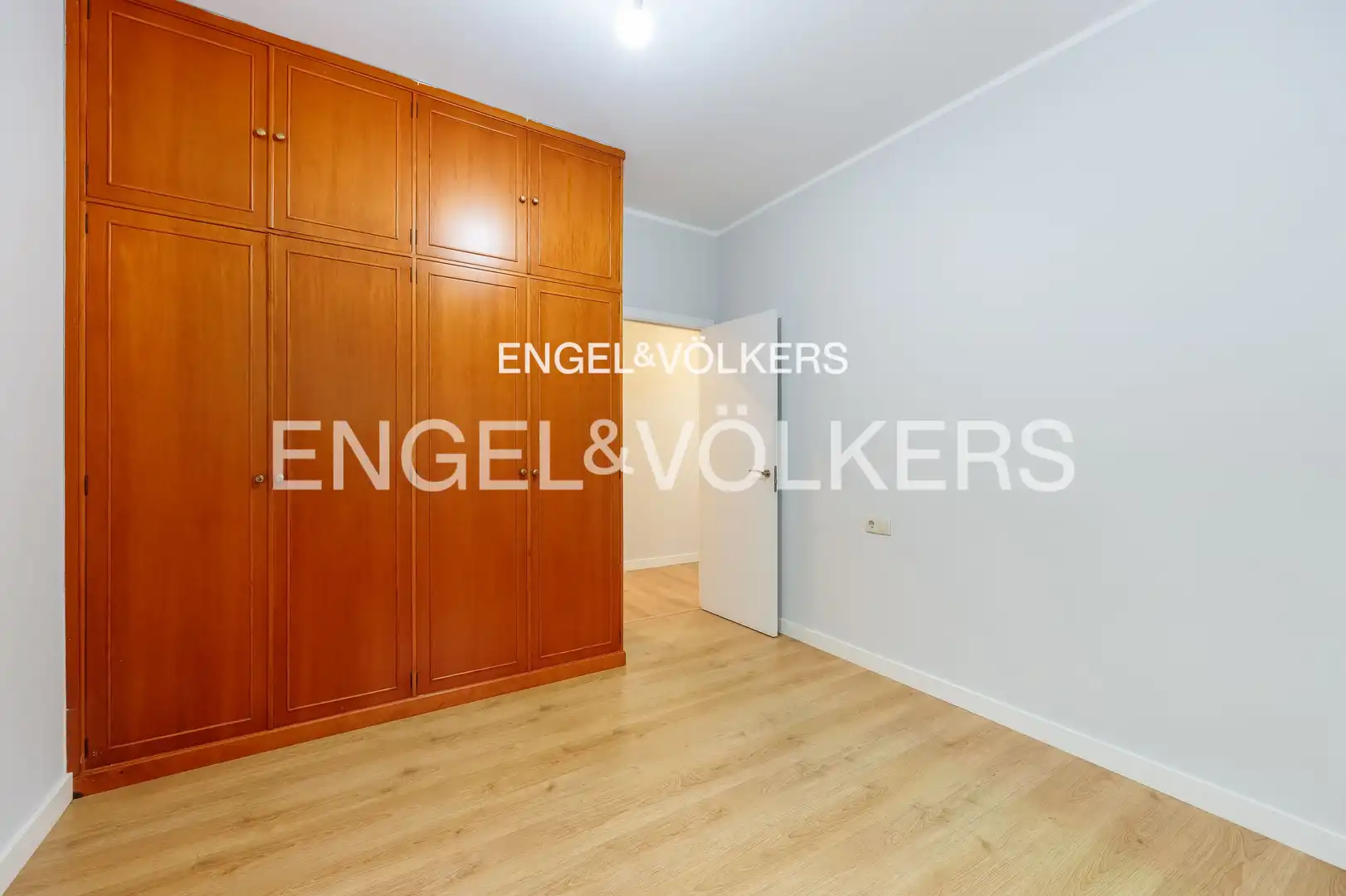 Habitación de Piso en venta en Vigo  con Calefacción, Terraza y Balcón