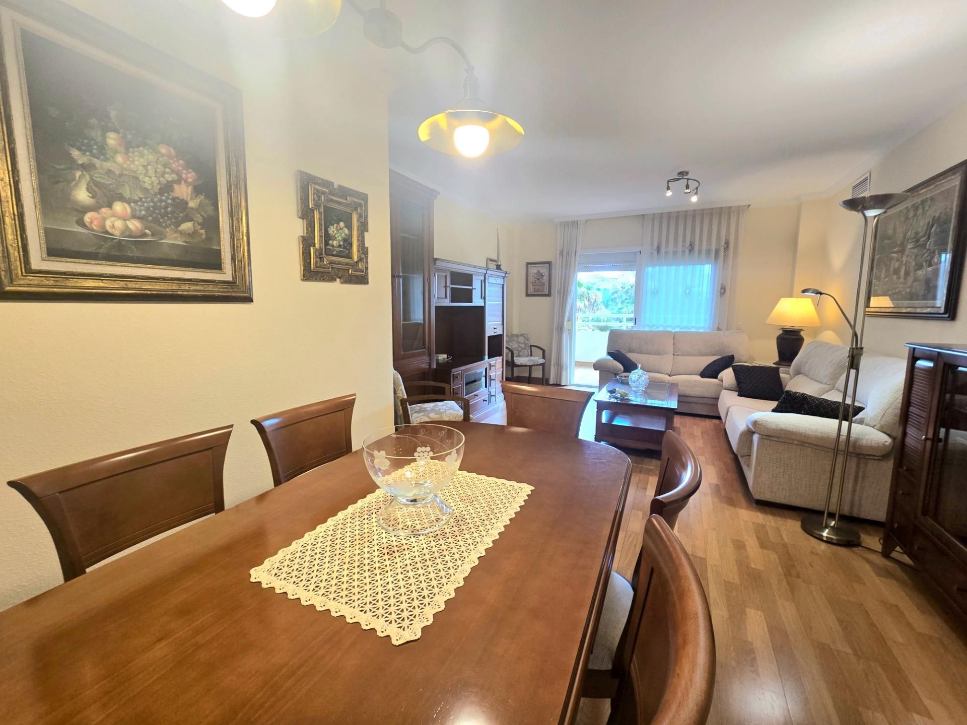 Menjador de Pis de lloguer en Torremolinos amb Aire condicionat, Jardí privat i Parquet