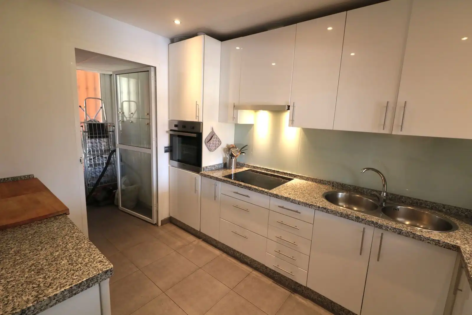 Cocina de Piso en venta en Estepona con Aire acondicionado, Terraza y Amueblado