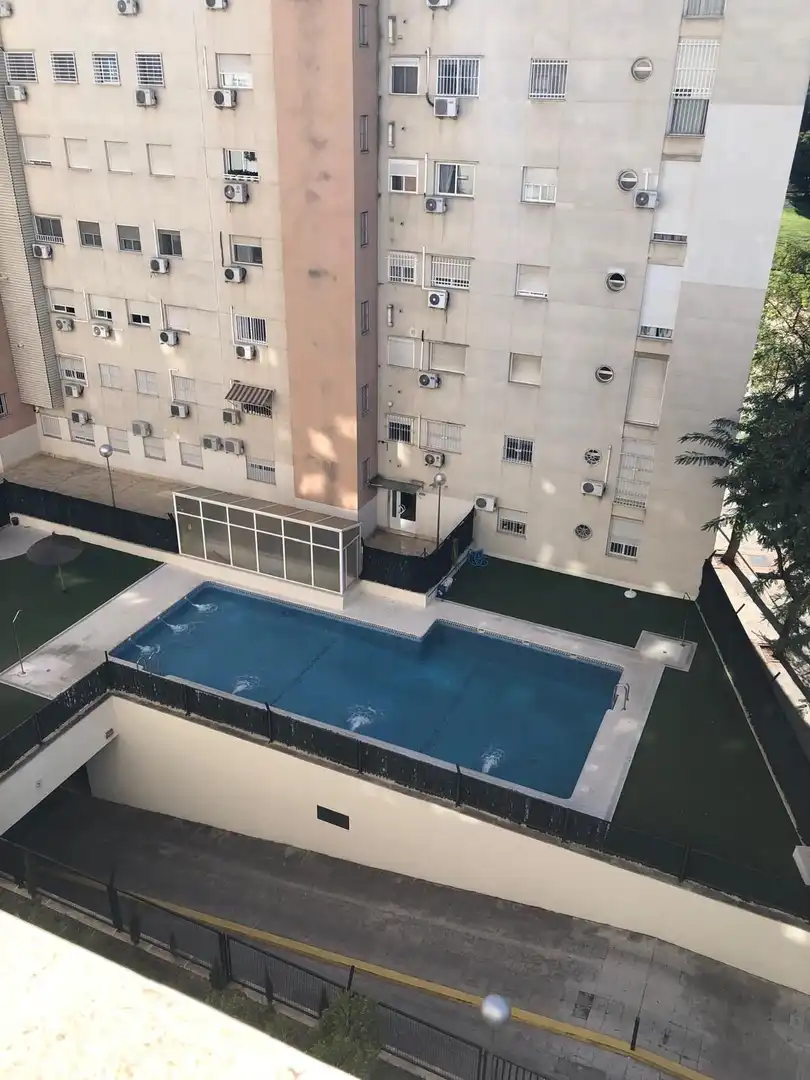 Piscina de Piso en venta en Sevilla con Aire acondicionado, Jardín privado y Trastero