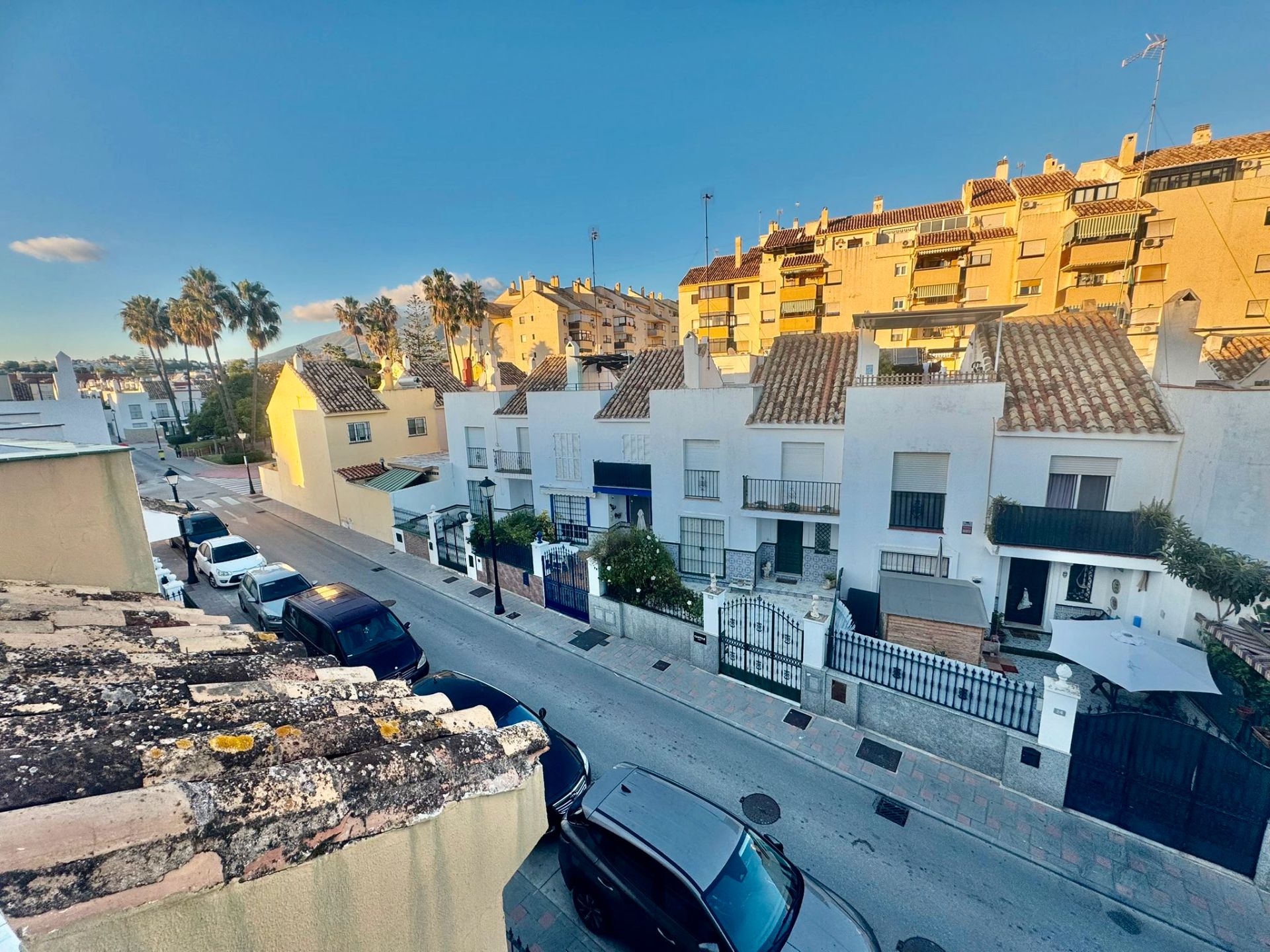 Exterior view of Single-family semi-detached for sale in Fuengirola  with Private garden, Terrace and Furnished