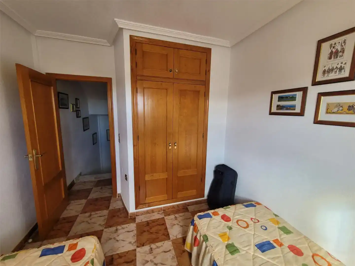 Dormitori de Casa adosada en venda en Orihuela amb Jardí privat, Traster i Moblat