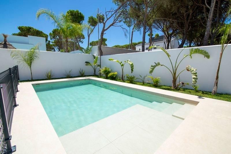Swimming pool of House or chalet for sale in Chiclana de la Frontera  with Air Conditioner, Heating and Private garden