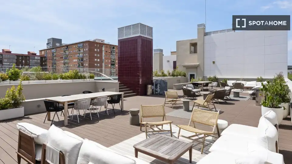 Flat with terrace to rent in Sant Martí, imagen 2