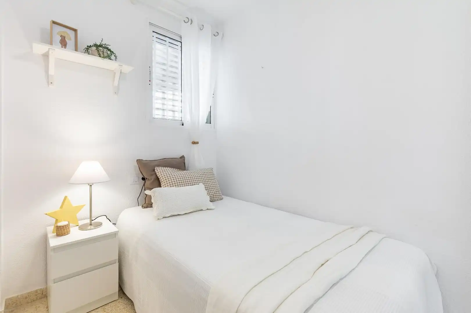 Bedroom of Flat for sale in Pobles del Sud