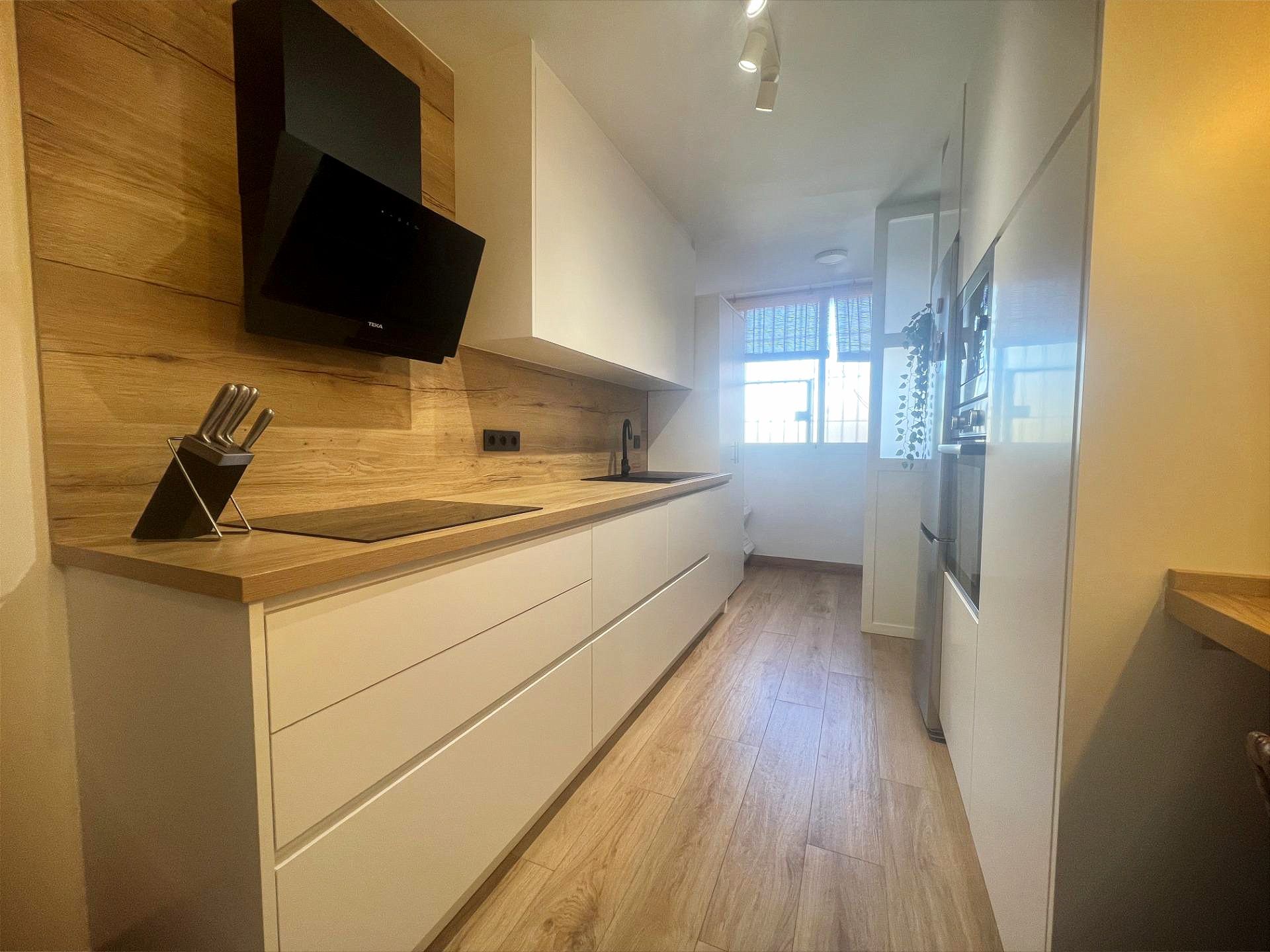 Kitchen of Planta baja to rent in  Granada Capital  with Air Conditioner and Balcony