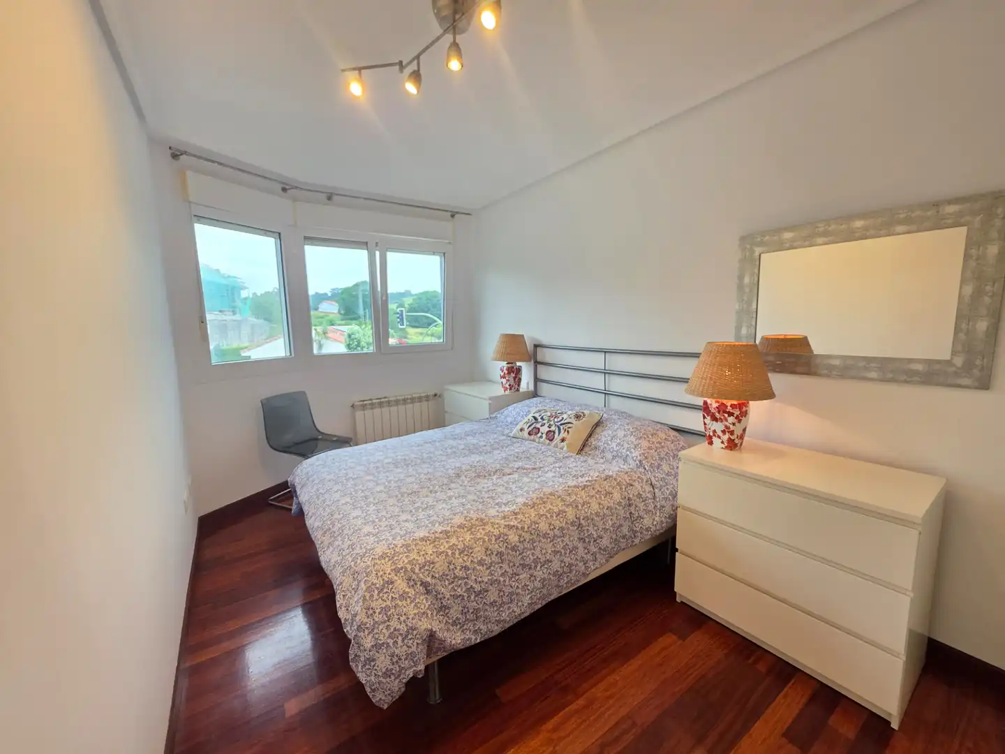 Habitación de Apartamento en venta en Miengo con Calefacción, Trastero y Amueblado