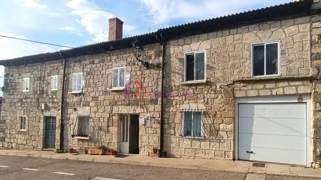 Exterior view of Country homes for sale in Buniel  with Heating, Private garden and Storage room