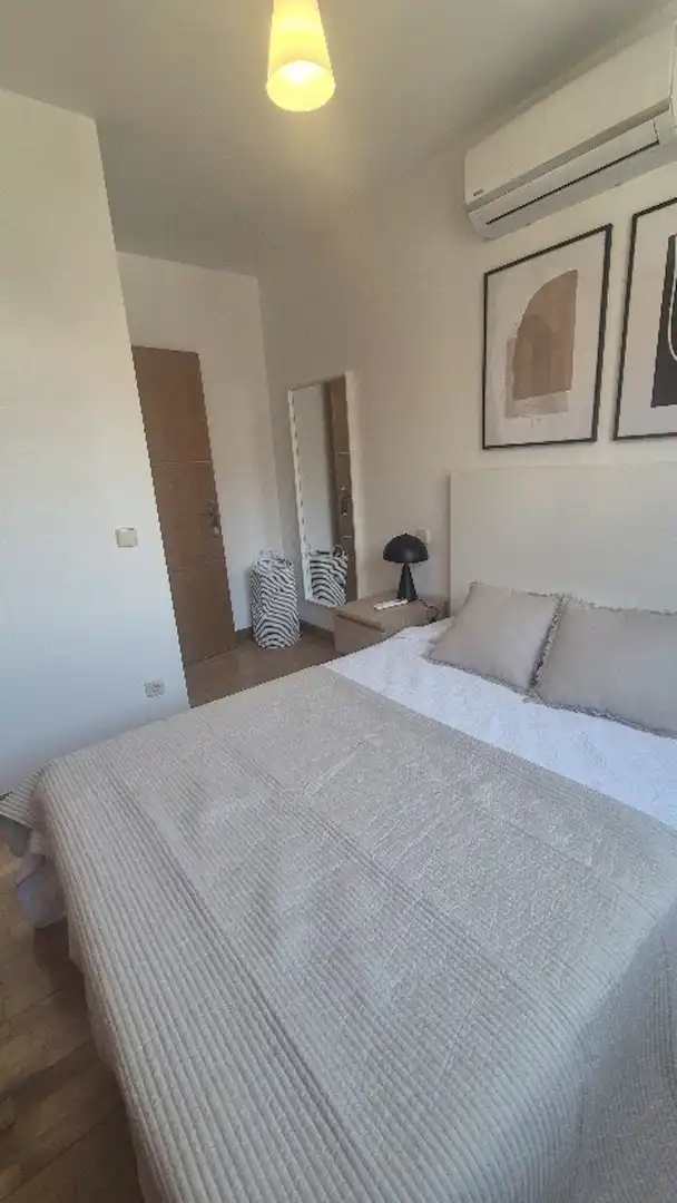 Schlafzimmer von Wohnung zur Miete in Madrid mit Klimaanlage, Heizung und Möbliert