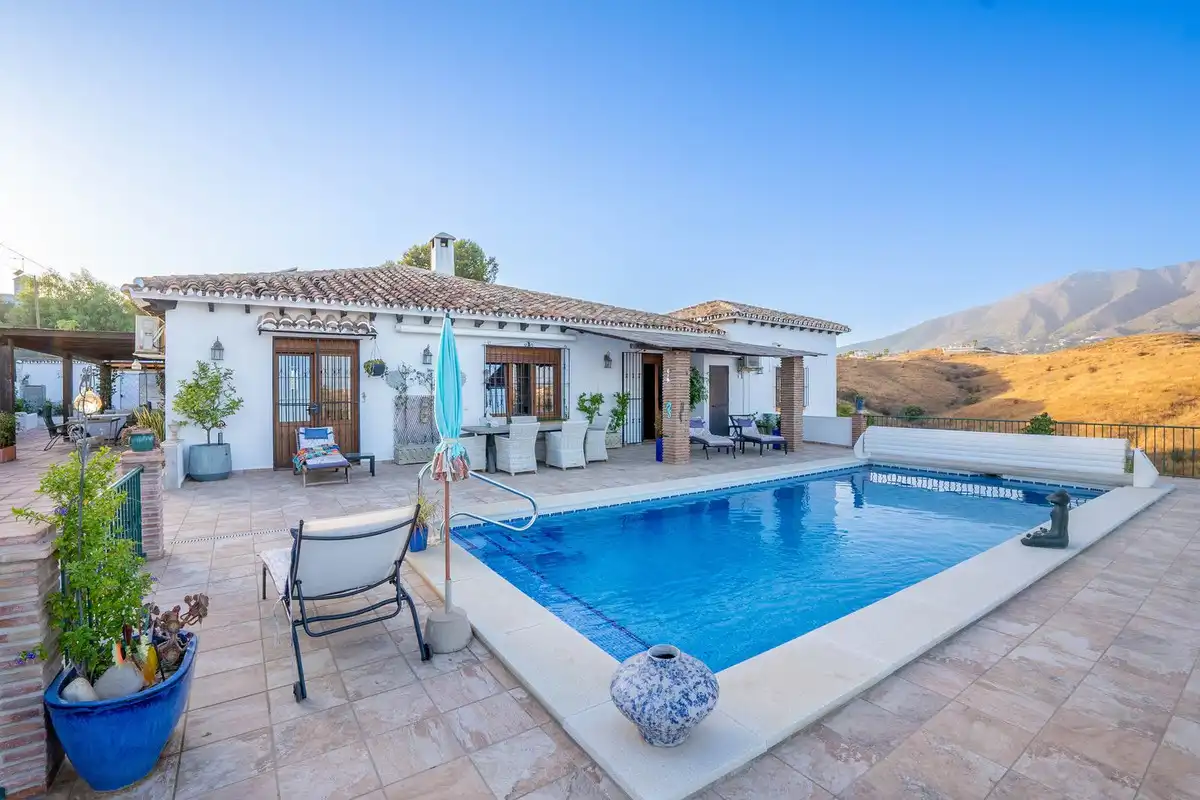 Detached house with pool for sale in Loma del Flamenco 7, imagen 2