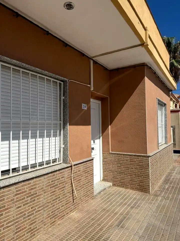 Vista exterior de Casa o xalet en venda en San Pedro del Pinatar amb Terrassa