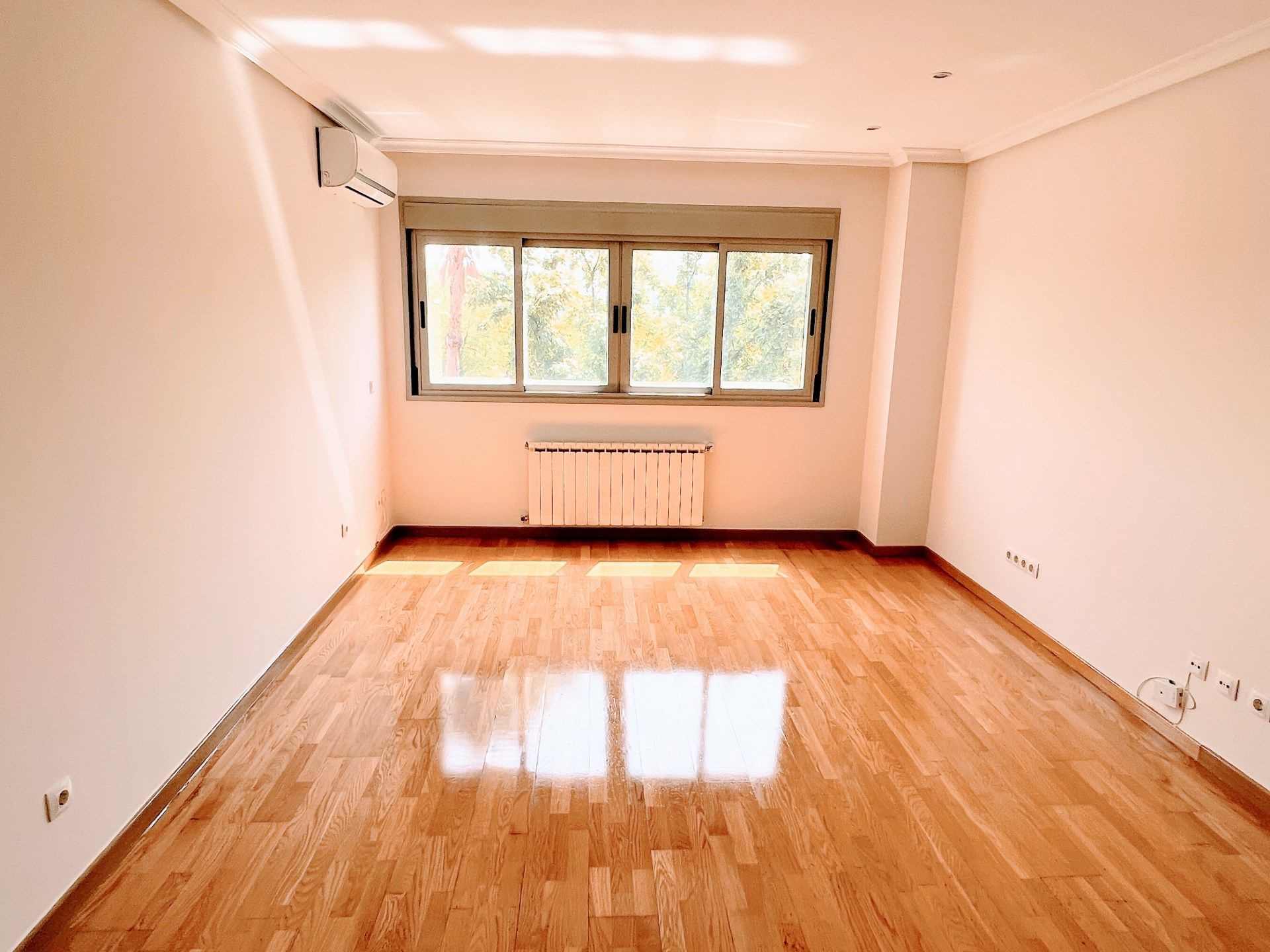 Dormitori de Pis de lloguer en  Madrid Capital amb Aire condicionat i Calefacció