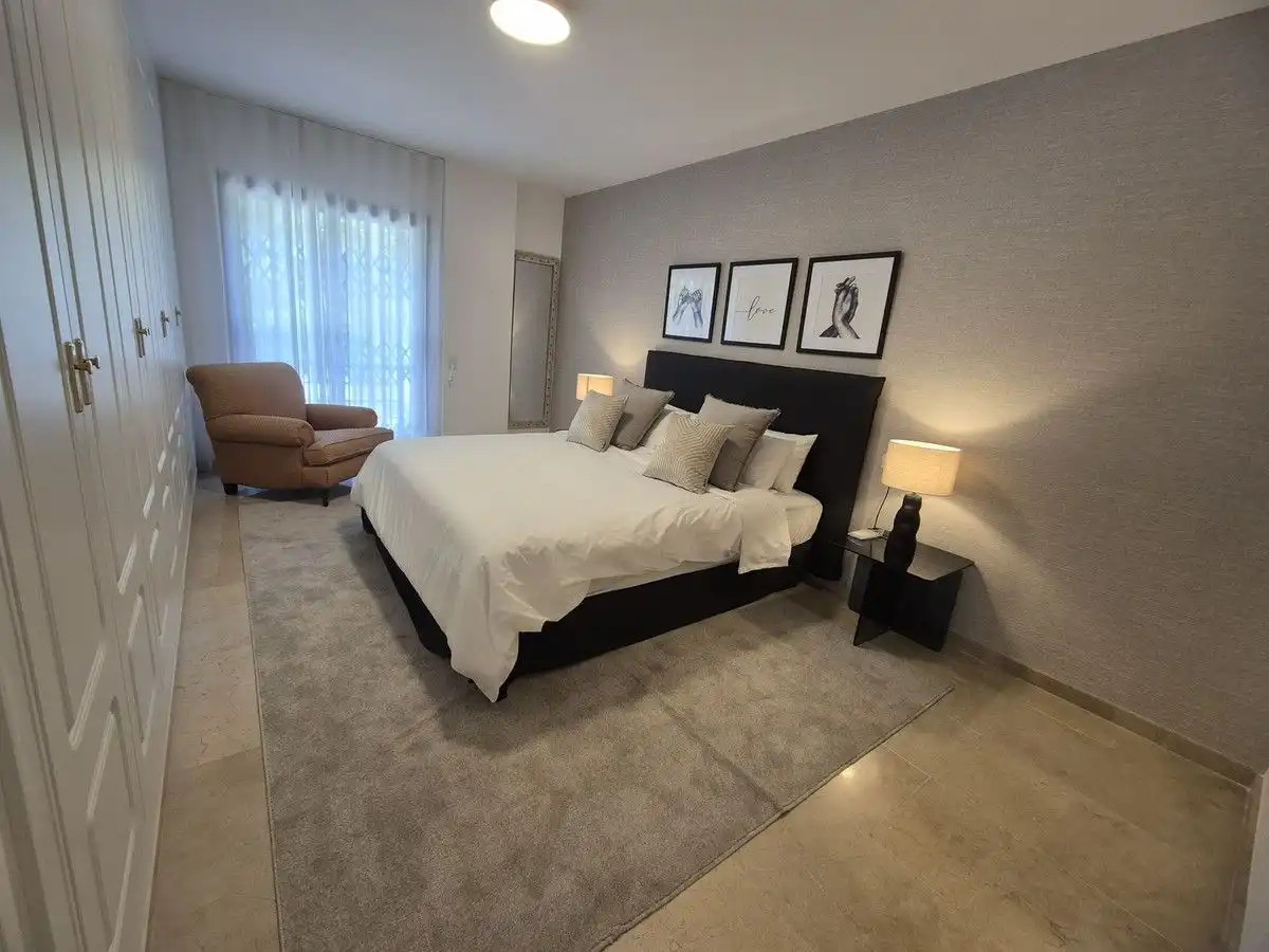Dormitori de Apartament de lloguer en Marbella amb Aire condicionat, Calefacció i Terrassa